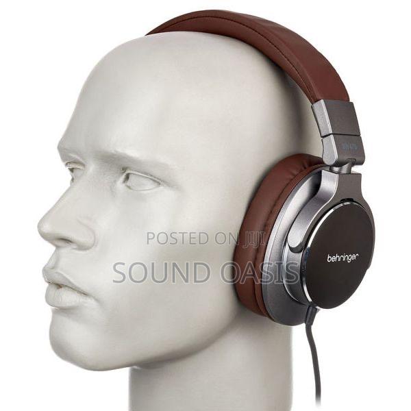 Behringer Bh470 Studio Monitoring Headphones · Photo 2