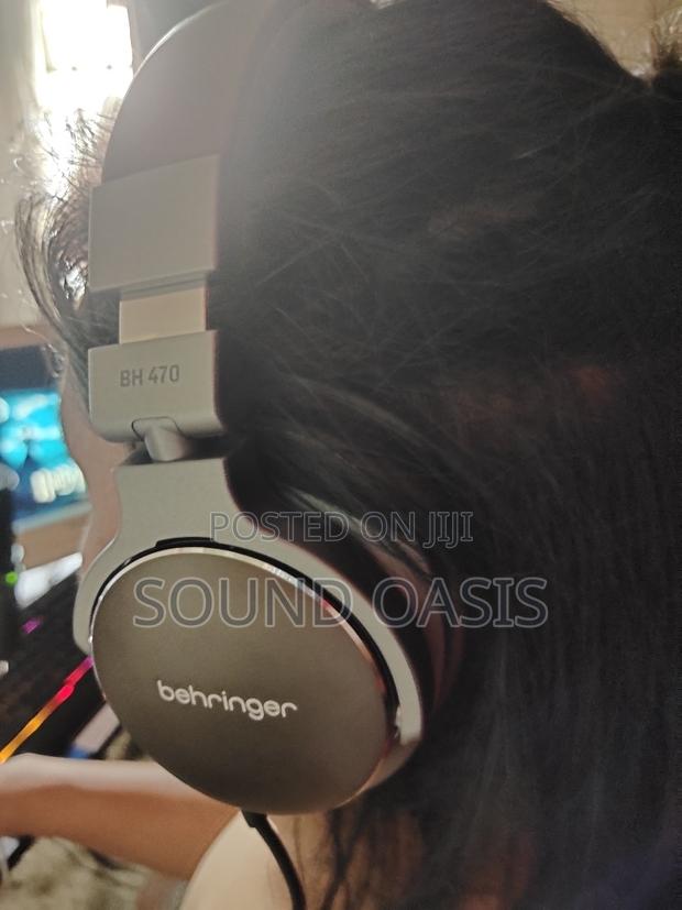 Behringer Bh470 Studio Monitoring Headphones · Photo 3