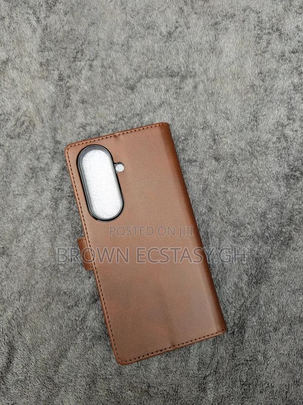 Z Fold 7 Leather Case · Photo 4