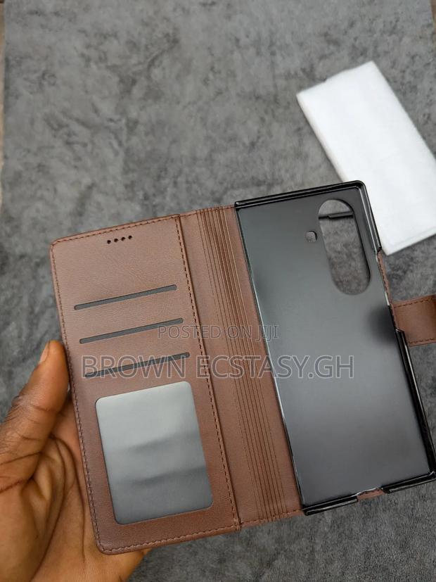 Z Fold 7 Leather Case · Photo 5