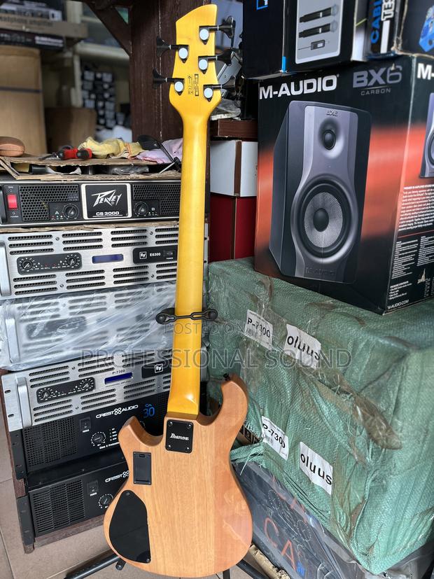 Ibanez Bass Guitar · Photo 2