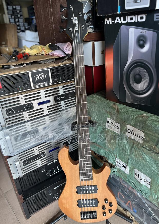 Ibanez Bass Guitar · Photo 1