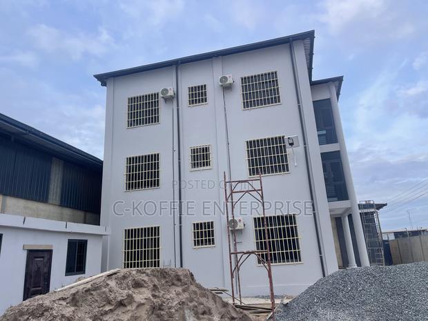 4000 SQM Warehouse With Apartments at Tema · Photo 3