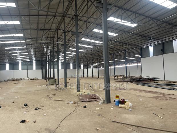 4000 SQM Warehouse With Apartments at Tema · Photo 5