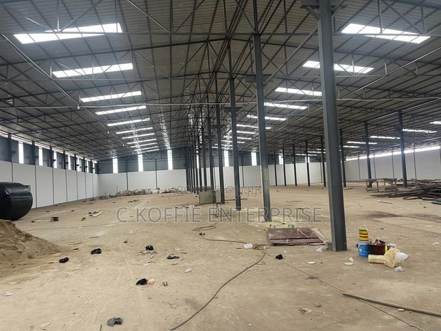 4000 SQM Warehouse With Apartments at Tema · Photo 4