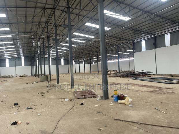 4000 SQM Warehouse With Apartments at Tema · Photo 1