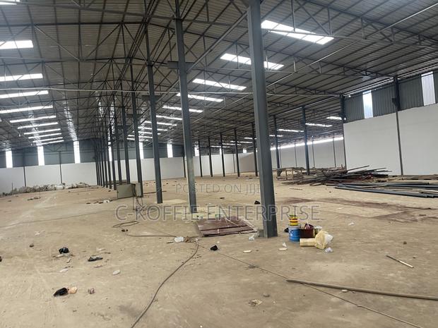 4000 SQM Warehouse With Apartments at Tema · Photo 2