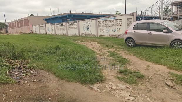 School With Big Compound for Sale · Photo 8