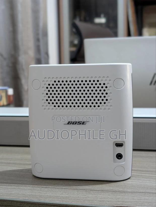 Bose Soundlink Color Portable Bluetooth Speaker · Photo 6