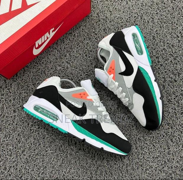 Original Nike Air Black Orange and White · Photo 2