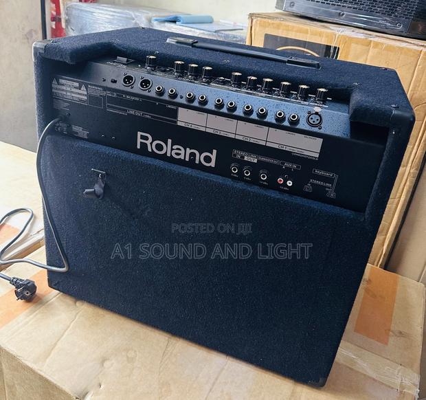 Roland Kc - 550 4 - Channels Mixing Keyboard Amplifier · Photo 2