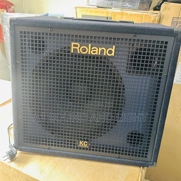 Roland Kc - 550 4 - Channels Mixing Keyboard Amplifier · Photo 1