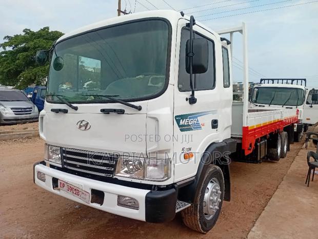 Hyundai Double Axle Truck · Photo 2
