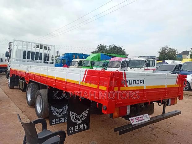 Hyundai Double Axle Truck · Photo 4