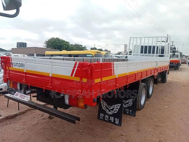 Hyundai Double Axle Truck · Photo 5