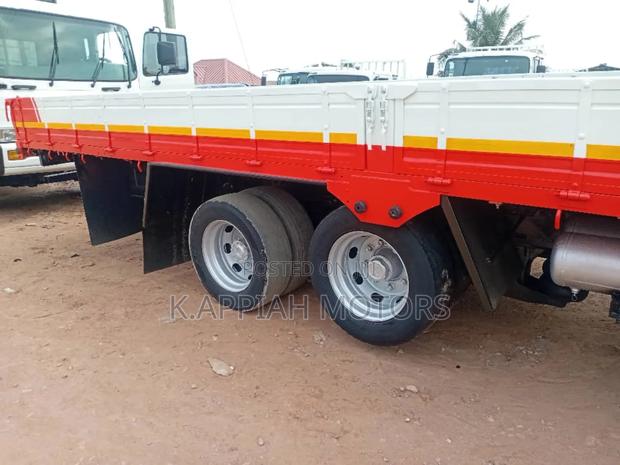 Hyundai Double Axle Truck · Photo 6