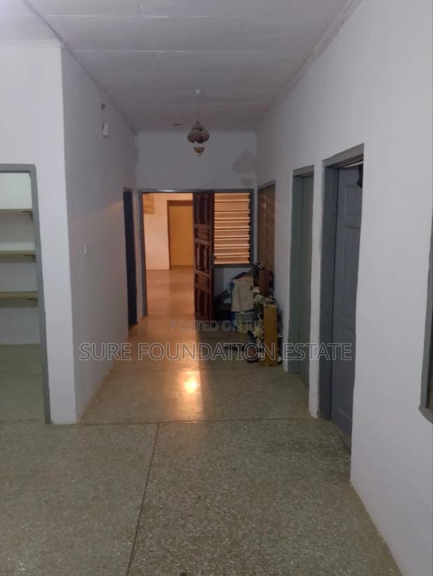 5bdrm House in Dansoman for sale · Photo 3