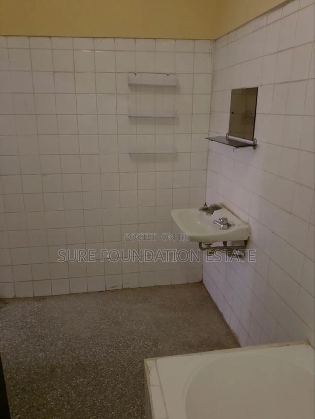 5bdrm House in Dansoman for sale · Photo 4
