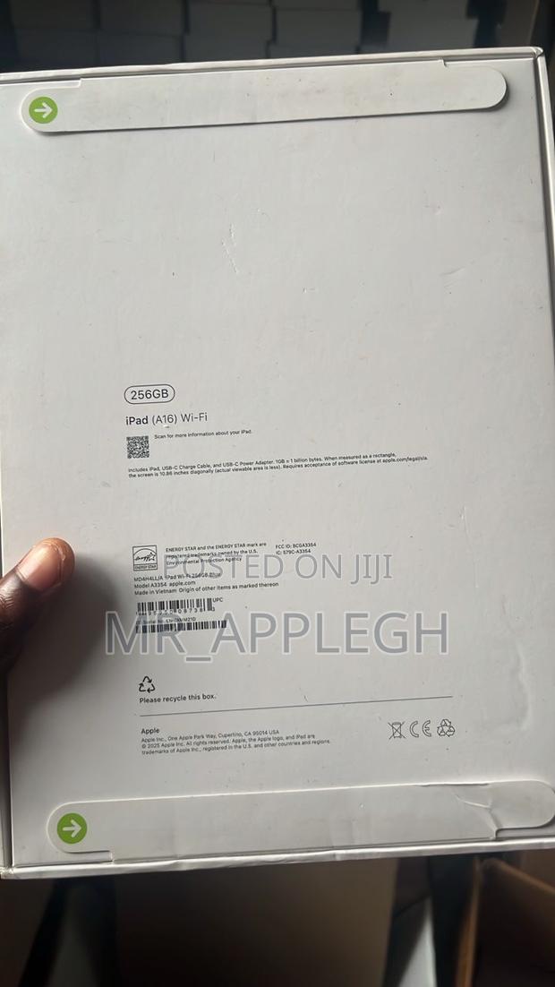 New Apple iPad (2025) 256 GB Silver · Photo 2