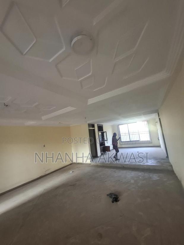 6bdrm House in Community 11, Tema Metropolitan for rent · Photo 1
