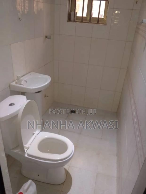 6bdrm House in Community 11, Tema Metropolitan for rent · Photo 2