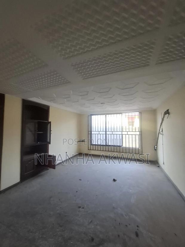 6bdrm House in Community 11, Tema Metropolitan for rent · Photo 4