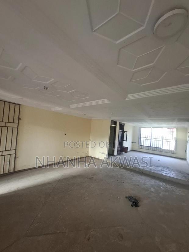 6bdrm House in Community 11, Tema Metropolitan for rent · Photo 5
