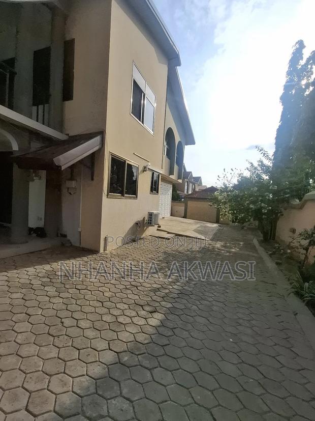 6bdrm House in Community 6, Tema Metropolitan for rent · Photo 2