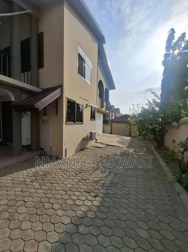 6bdrm House in Community 6, Tema Metropolitan for rent · Photo 5