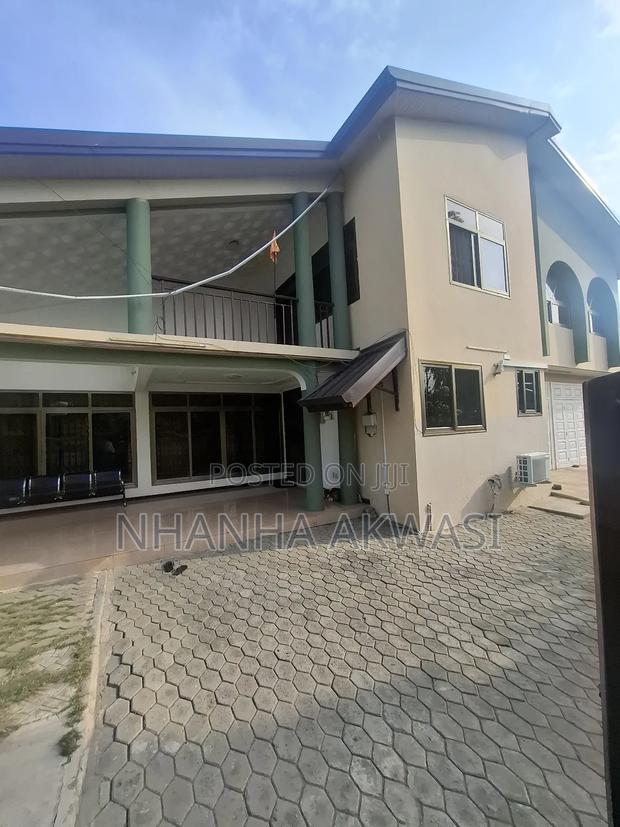 6bdrm House in Community 6, Tema Metropolitan for rent · Photo 6