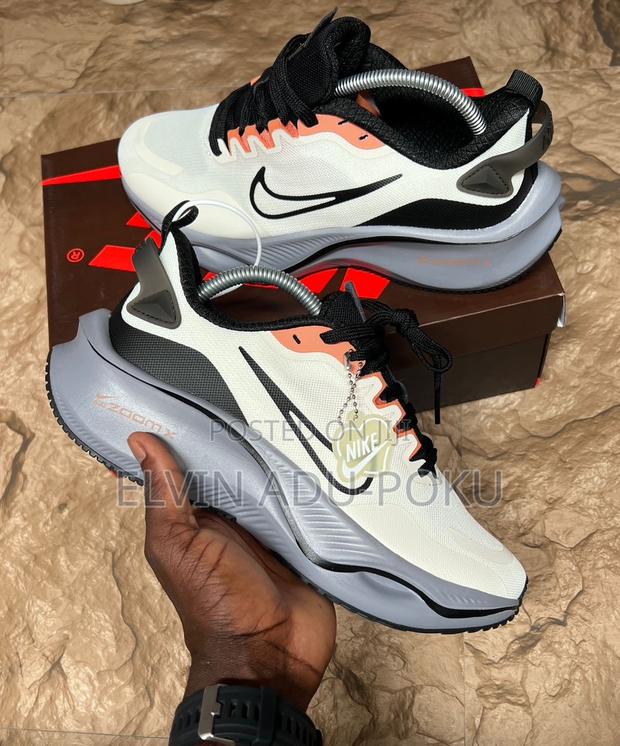 Nike Zoom X Sneaker · Photo 1