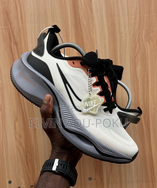 Nike Zoom X Sneaker · Photo 2