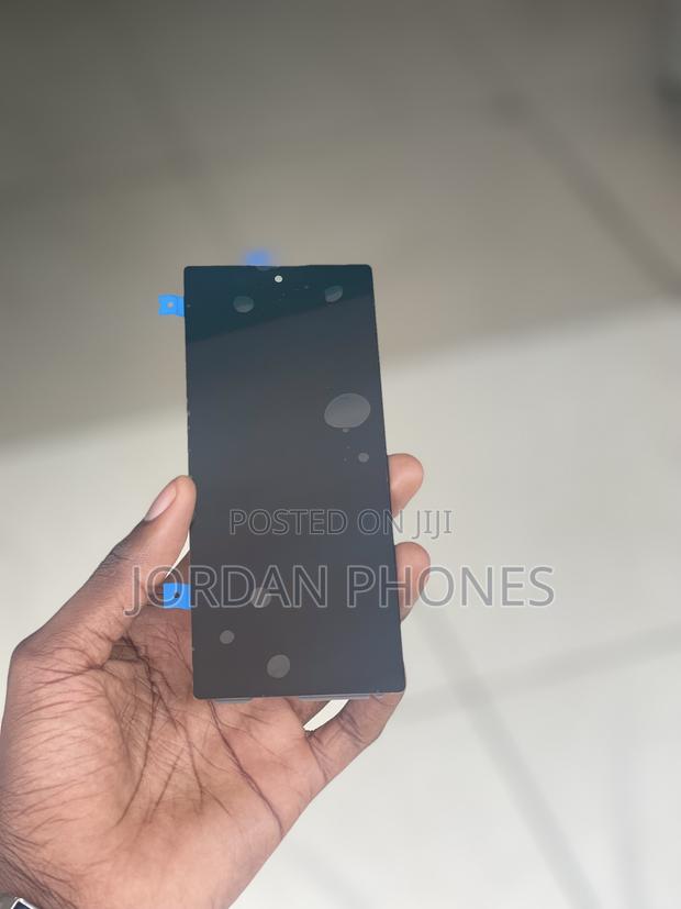 Samsung Galaxy Fold 6 Front Screen · Photo 1