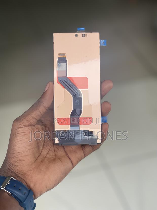Samsung Galaxy Fold 6 Front Screen · Photo 2