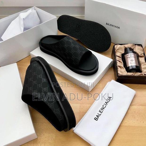 Balenciaga Slippers “ Black “ · Photo 2