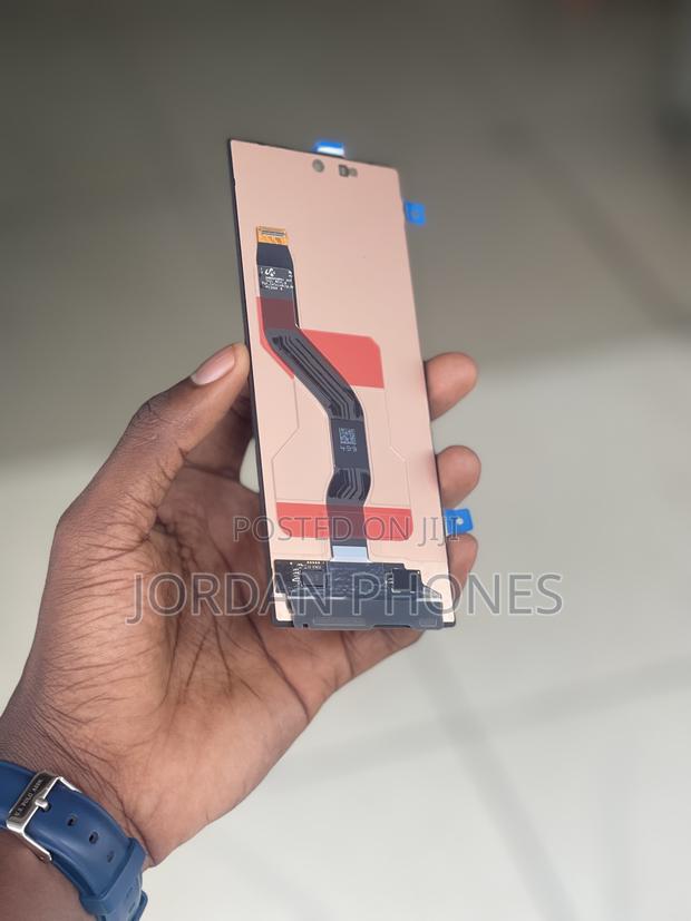 Galaxy Z Fold 6 Front Screen · Photo 4