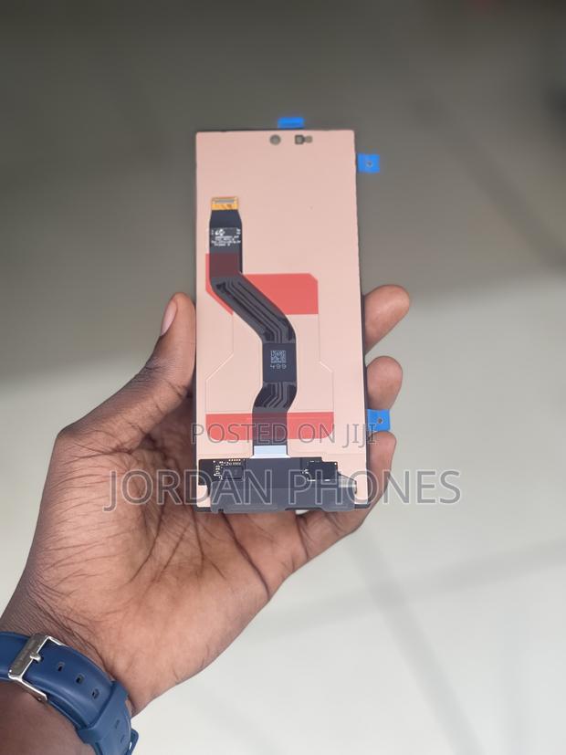 Galaxy Z Fold 6 Front Screen · Photo 2
