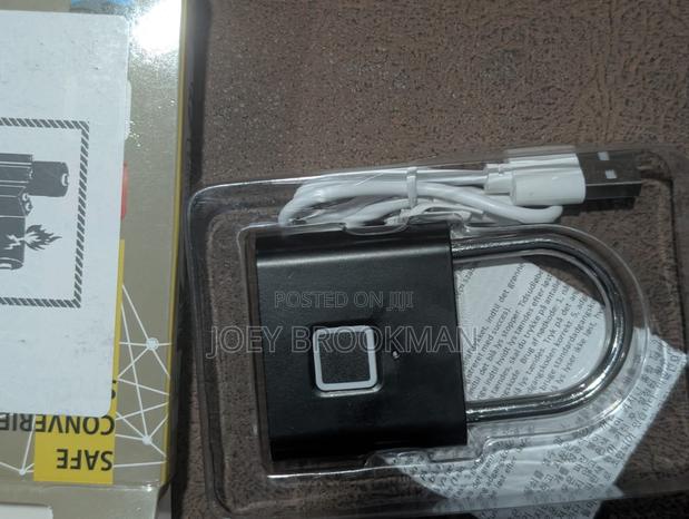 Keyless Biometric Fingerprint Padlock · Photo 2