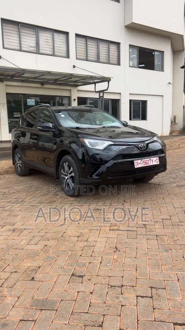 Toyota RAV4 LE AWD (2.5L 4cyl 6A) 2017 Black · Photo 2
