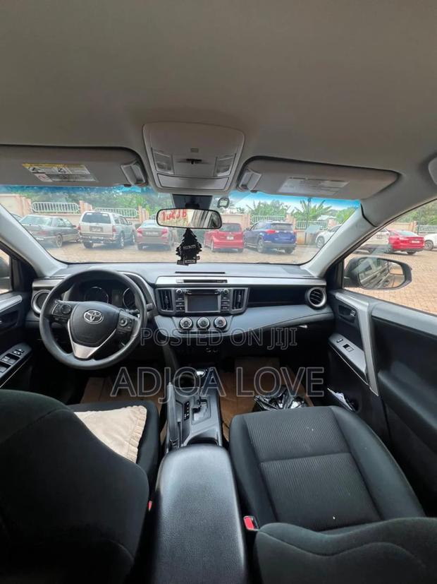 Toyota RAV4 LE AWD (2.5L 4cyl 6A) 2017 Black · Photo 5