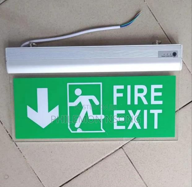 Illuminated Led Emergency Exit Sign · Photo 1