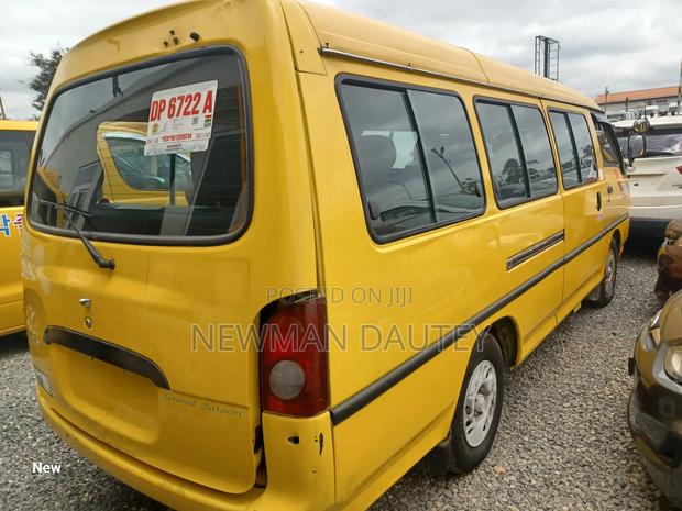 Hyundai H-100 2000 Yellow · Photo 4