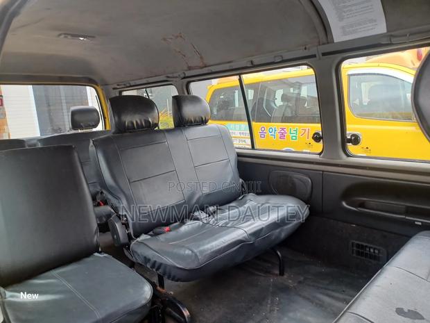 Hyundai H-100 2000 Yellow · Photo 6