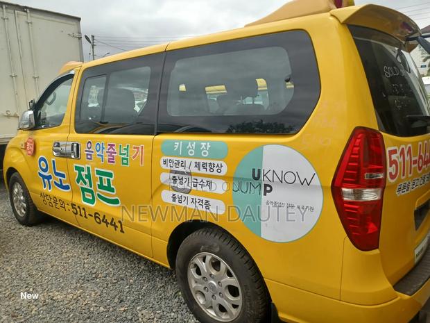 Hyundai Starex 2011 Yellow · Photo 3