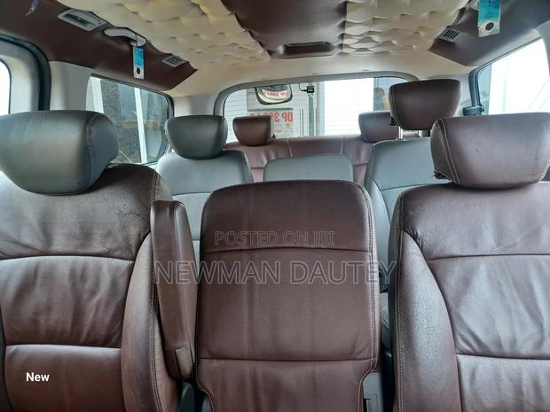 Hyundai Starex 2011 Yellow · Photo 6