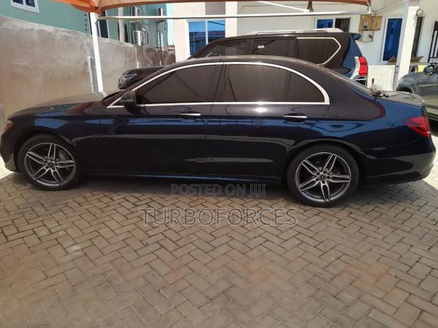 Mercedes-Benz E300 2019 Blue · Photo 4