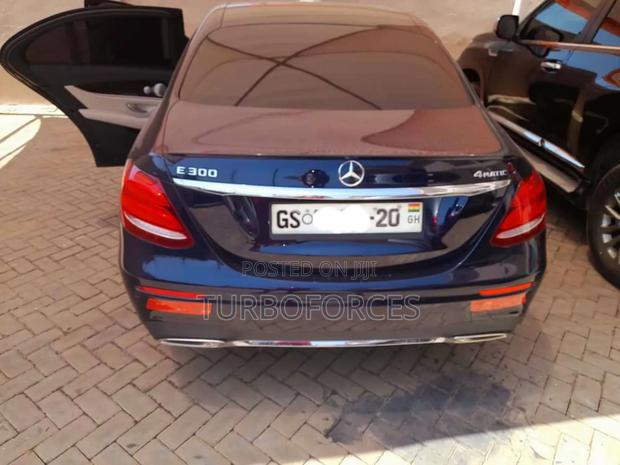Mercedes-Benz E300 2019 Blue · Photo 3