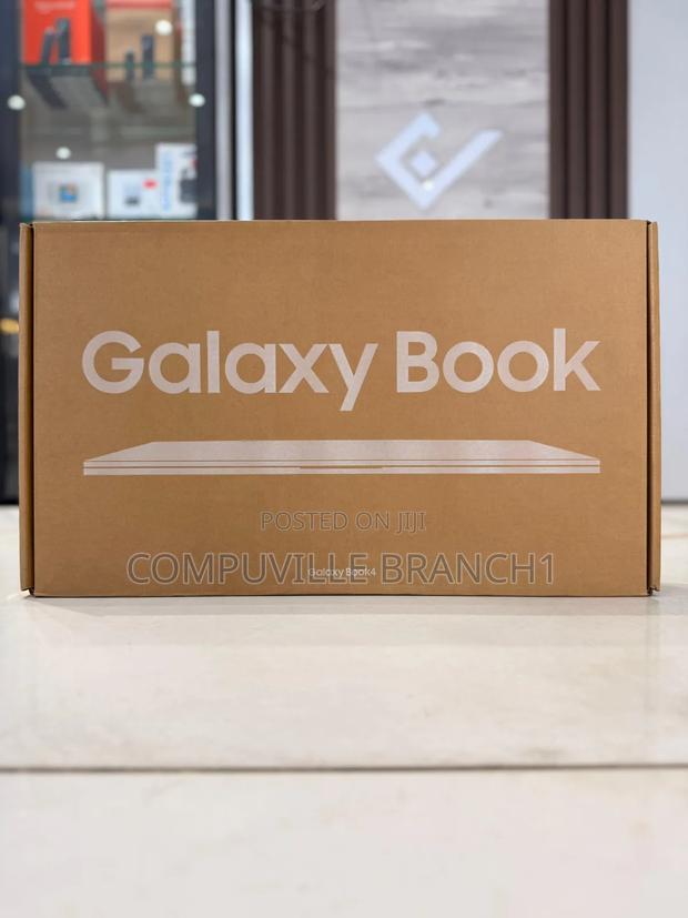 New Laptop Samsung Galaxy Book4 16GB Intel Core I7 SSD 512GB · Photo 1