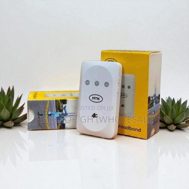 Universal Pocket Mifi With a Screen Display( 42345) · Photo 1