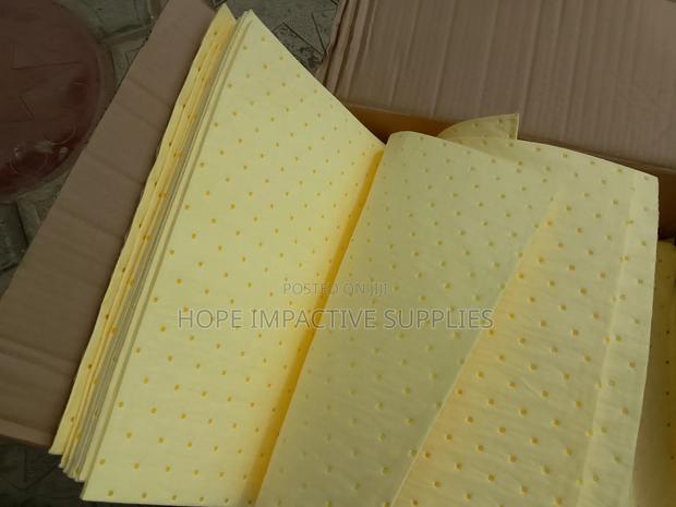 Chemicals Absorbent Pad(100/Bale) · Photo 1